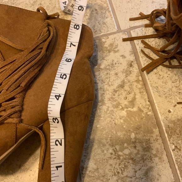 DW peep toe suede ankle boots. - Picture 4 of 5